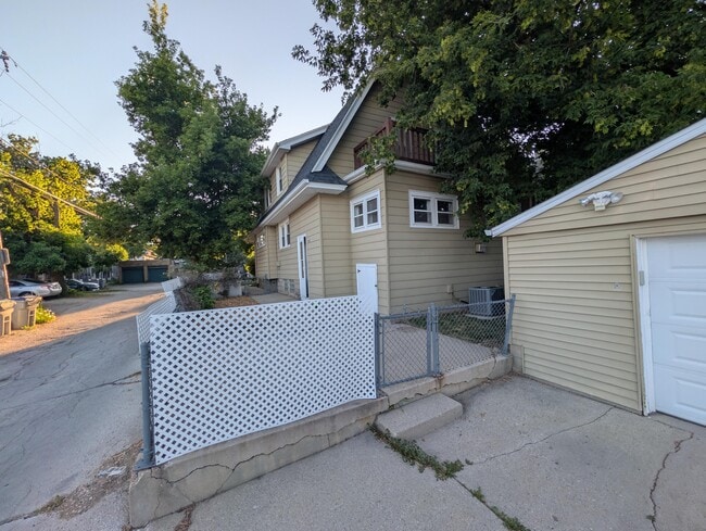Building Photo - 1418 N 57th St