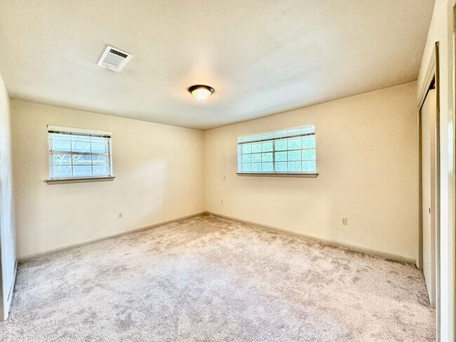 Building Photo - Spacious 3BR Home in Broadmoor | Huge Backyard + Gated Driveway