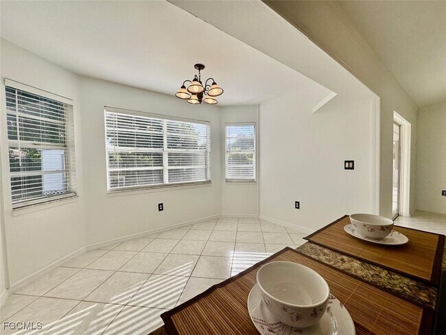 Building Photo - 2306 NE 5th Terrace