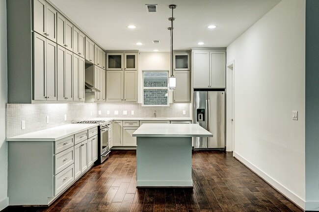 Building Photo - 1402 Eberhard St