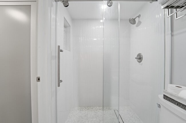 Building Photo - 1605 S US Hwy 1