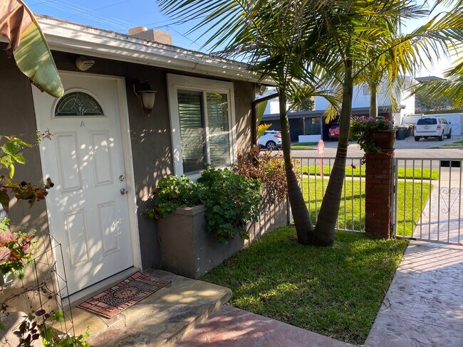 Front Door Private - 292 16th Pl