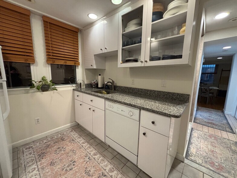 Building Photo - 106 Myrtle St