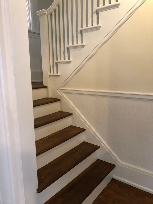 Building Photo - $1,600 - Newly Renovated 3 Bedroom Home With Study