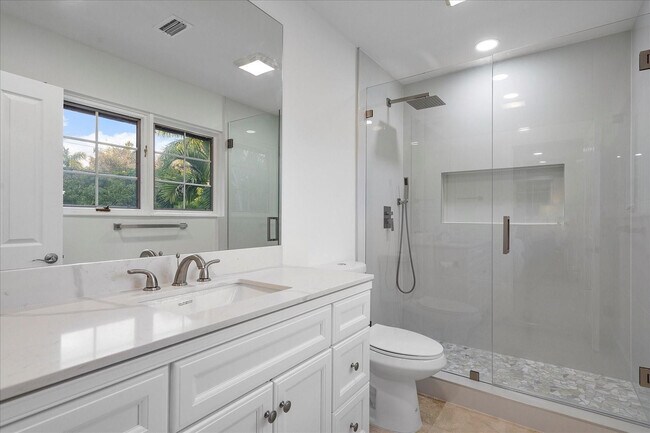 Building Photo - 1421 Ponce de Leon Dr