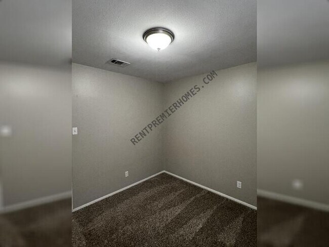 Building Photo - 1908 War Eagle Dr