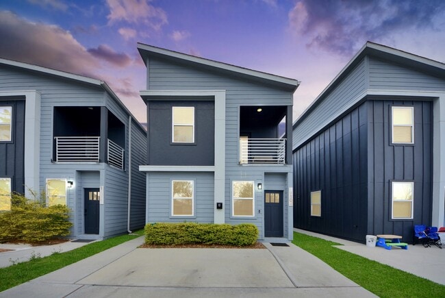 Building Photo - 19104 Sears Dr