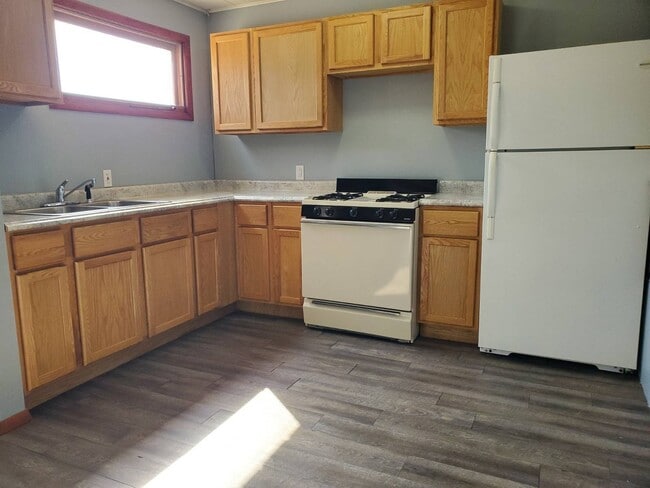 Building Photo - 200 W St Paul St