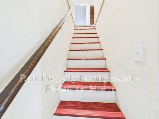 Building Photo - 3905 Larchmont Ln