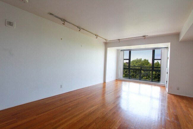 Building Photo - 170 Tremont St
