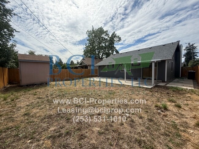 Building Photo - Beautiful 2 Bedroom House Available for im...