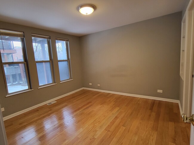 Building Photo - 2403 W Flournoy St