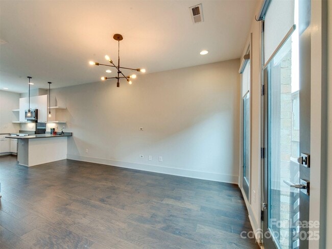 Building Photo - 225 Domain Way