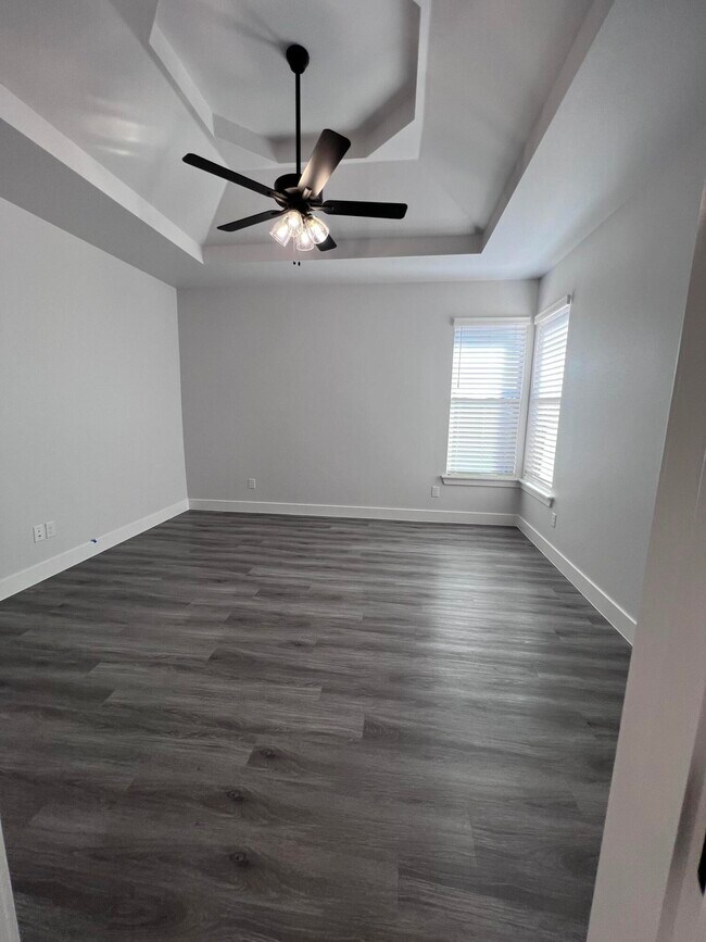 Building Photo - 5807 Viola Ave