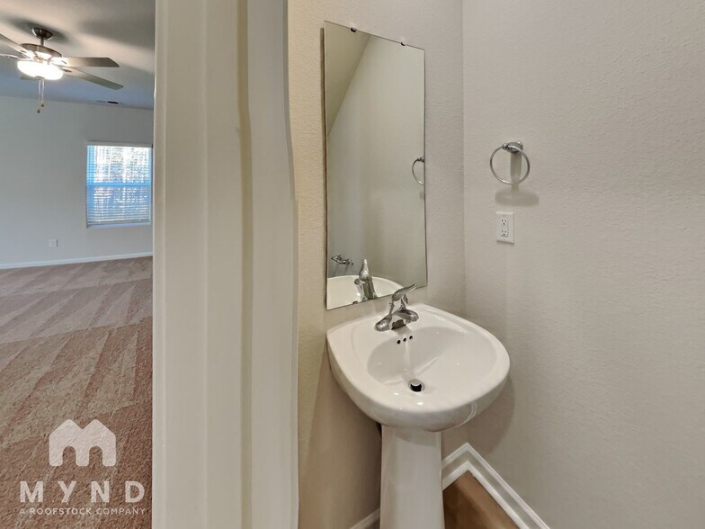 Building Photo - 299 New Villas St