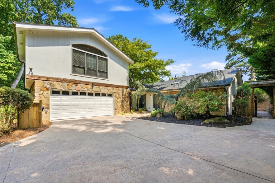 Building Photo - 1845 Branch Valley Dr