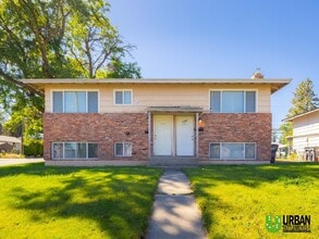 Building Photo - Spacious 2bed/1bath duplex