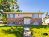 Building Photo - Spacious 2bed/1bath duplex