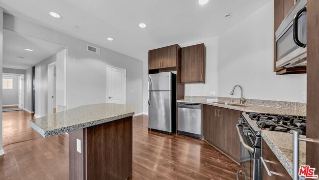 Building Photo - 1408 W Washington Blvd