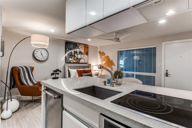 Building Photo - 3110 Red River St