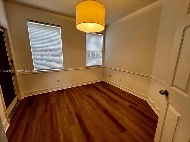 Building Photo - 771 SW 148th Ave