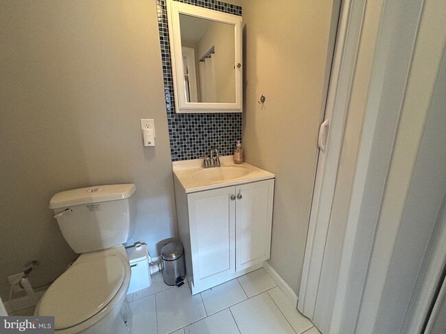 Building Photo - 40 E Barney St