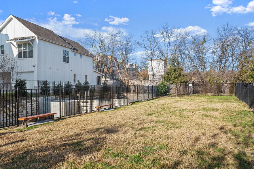 Building Photo - 2624 Metcalfe Rd