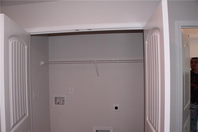 Building Photo - 549 Ruths Dr