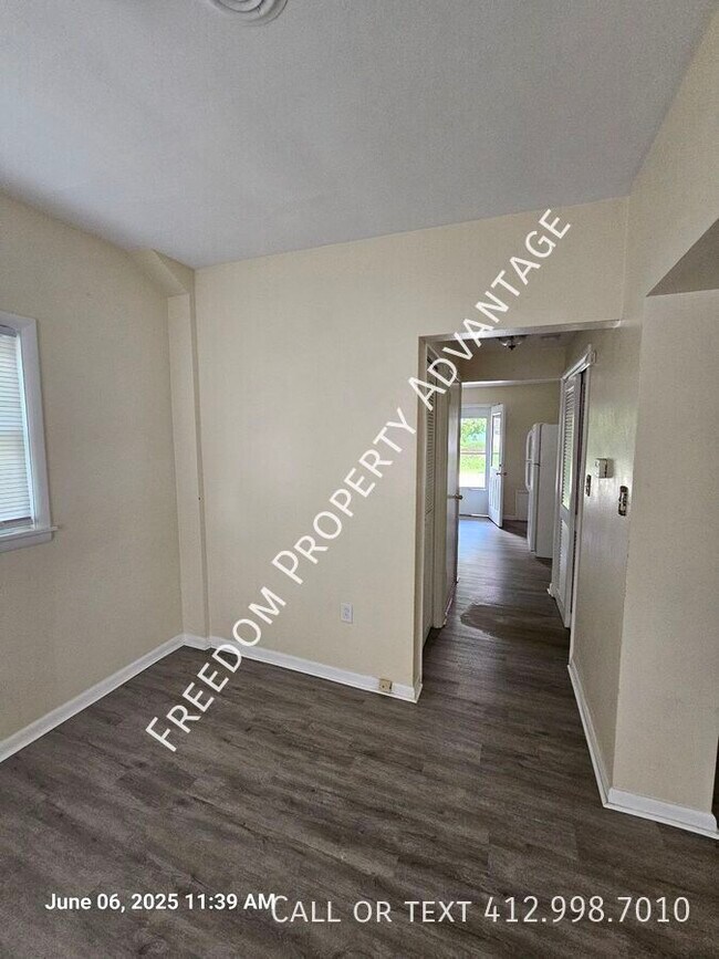 Building Photo - 130 Hall Ave