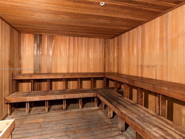 Building Photo - 2950 NE 188th St