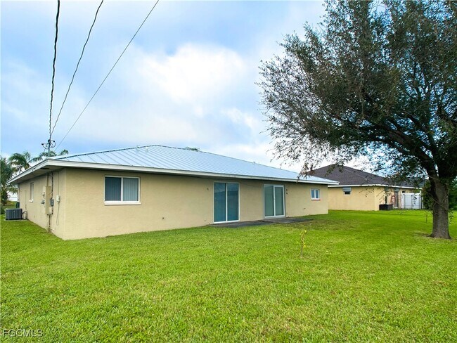 Building Photo - 1417 SE 8th Ave