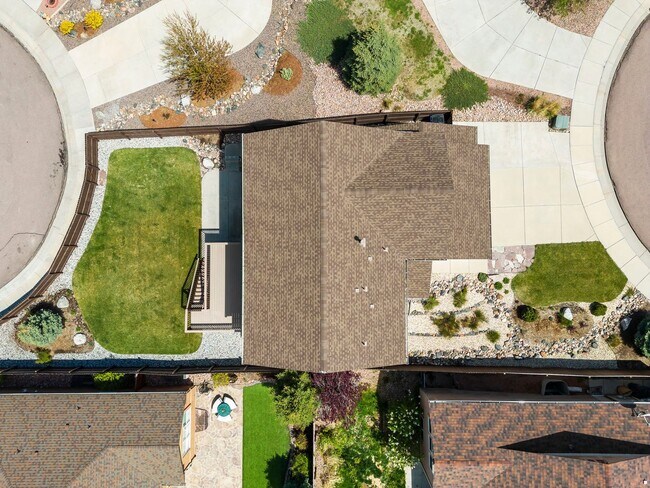 Building Photo - Evolve Real Estate: Meticulous and Luxurious 4 Bedroom + Office + Finished Basement on A Double C...
