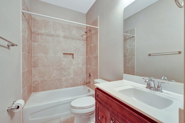 Building Photo - 348 SW Millard Dr