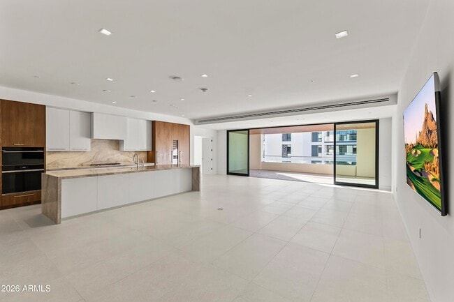 Building Photo - 6587 N Palmeraie Blvd