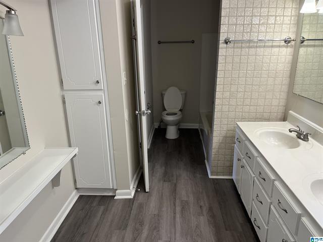 Building Photo - 3225 Wenonah Rd SW