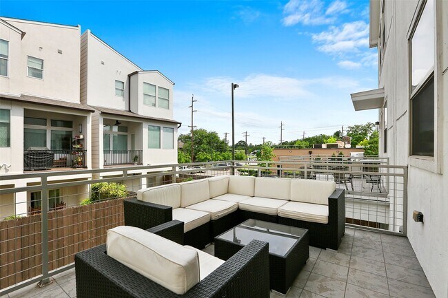 Building Photo - 2507 McDuffie St