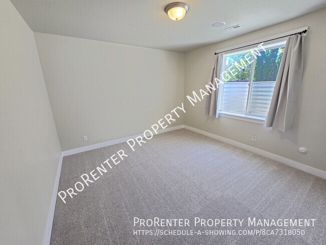 Building Photo - 1308 E Maple Way