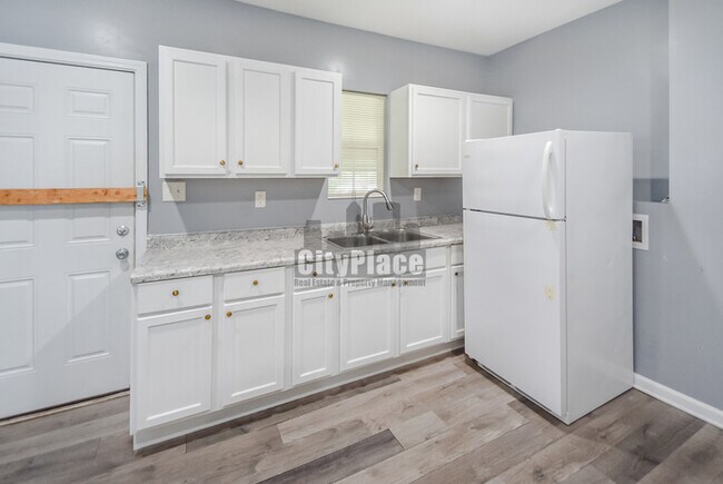 Building Photo - 544 W 26th St