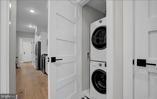 Building Photo - 1137 Owen Pl NE