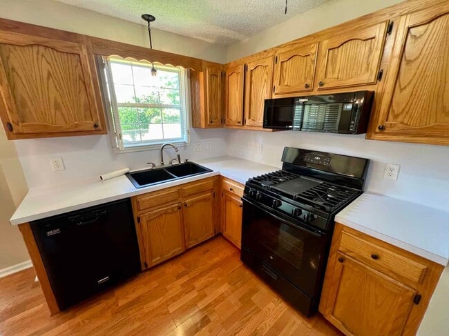 Building Photo - 1219 Woods Edge Dr