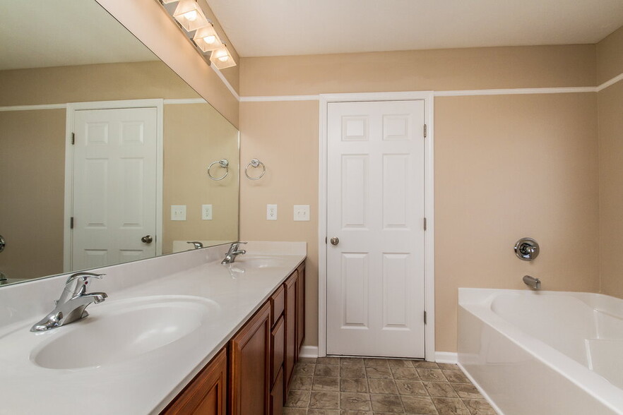 Building Photo - 310 Sarava Ln