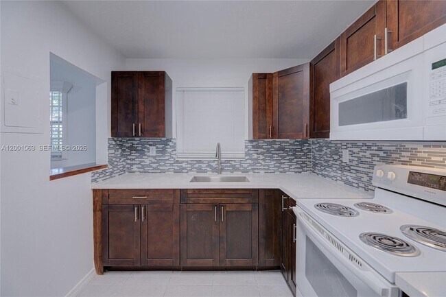 Building Photo - 1111 NW 19th Ave