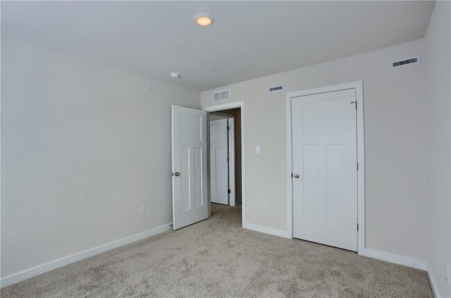 Building Photo - 122 Scotland Ln