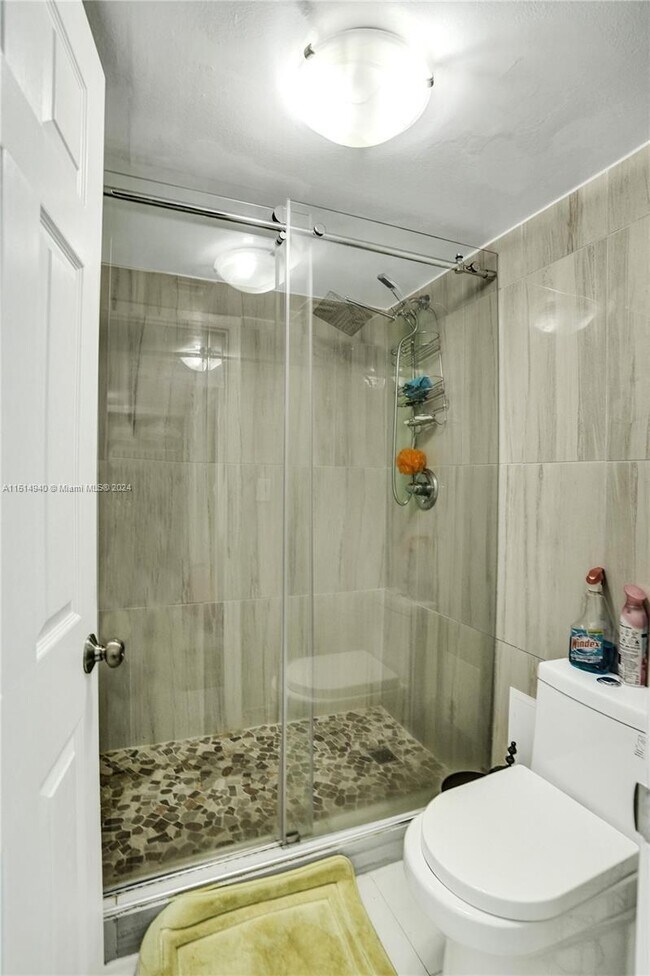 Building Photo - 18061 Biscayne Blvd