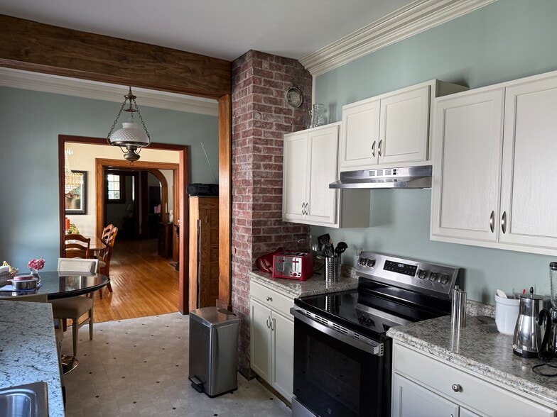 Building Photo - 519 E Monroe St