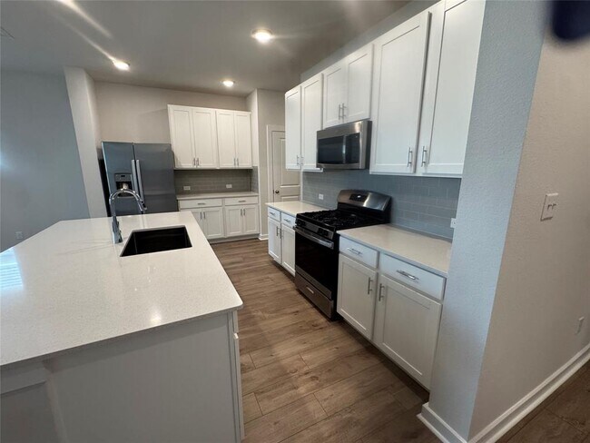 Building Photo - 105 Sorghum Dr