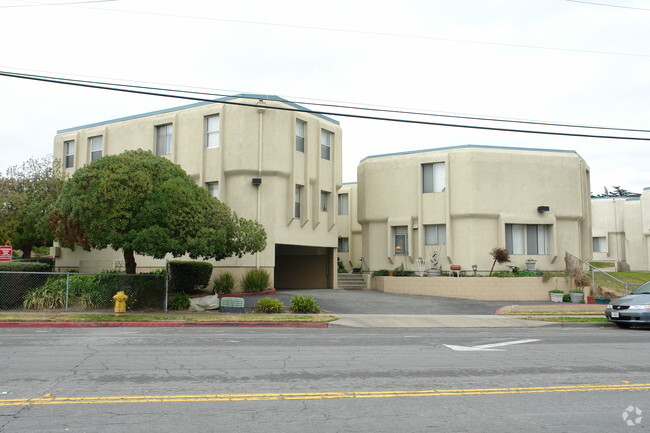 Building Photo - Charles Apartments