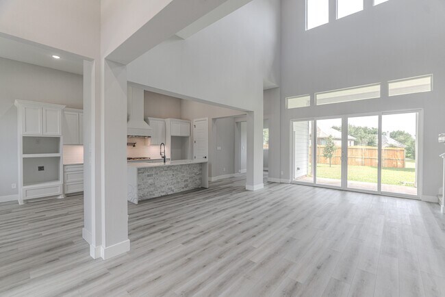 Building Photo - 624 Edgewood Dr