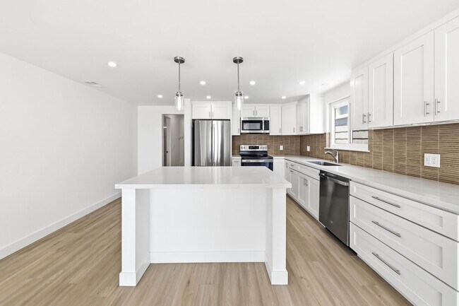 Building Photo - 3010 W Oceanfront