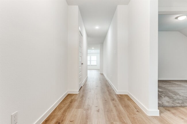 Building Photo - 4923 Bellhurst Dr